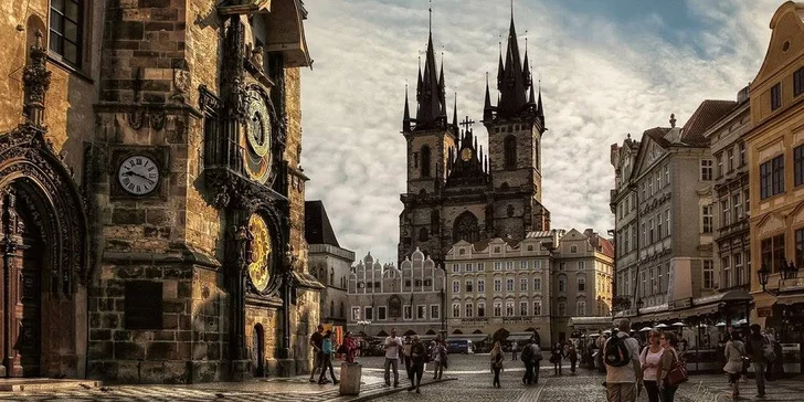 Historický hotel u Staromáku: až 5 nocí na úrovni, snídaně, drink a 60 min. v loďce na Vltavě