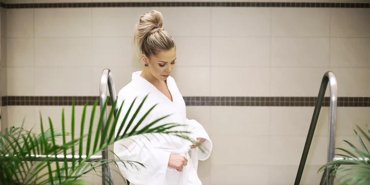 4* relax ve Varech: hotel u Mlýnské kolonády, jídlo a neomezený wellness