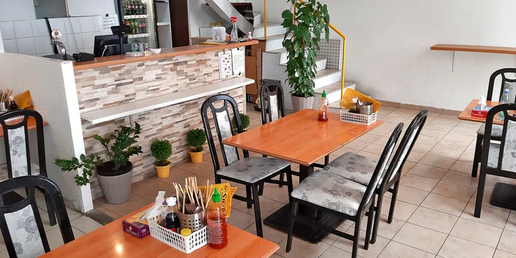 Asijská restaurace v centru Brna: 3 sushi sety a salát z mořských řas