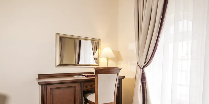 4* relax ve Varech: hotel u Mlýnské kolonády, jídlo a neomezený wellness