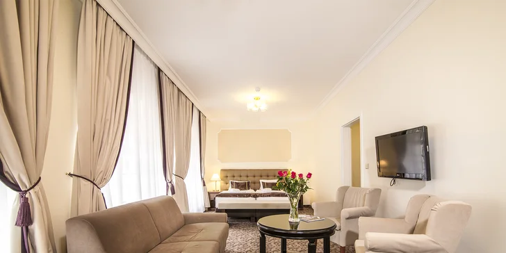 4* relax ve Varech: hotel u Mlýnské kolonády, jídlo a neomezený wellness