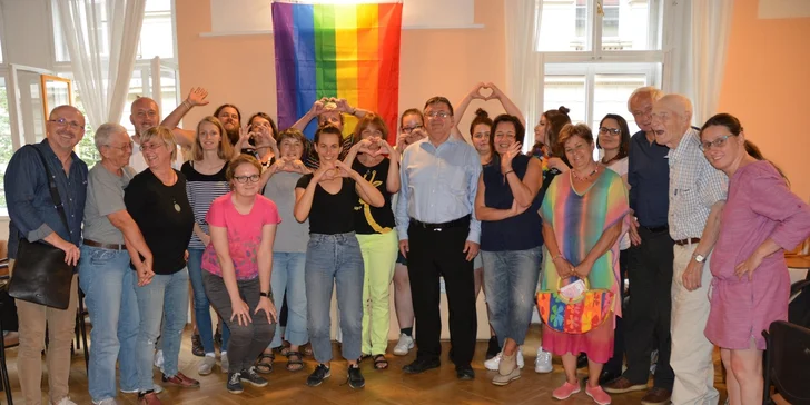 Podpořte vznik výstavy o životě LGBTI+ starších lidí, kterou organizuje ŽIVOT 90