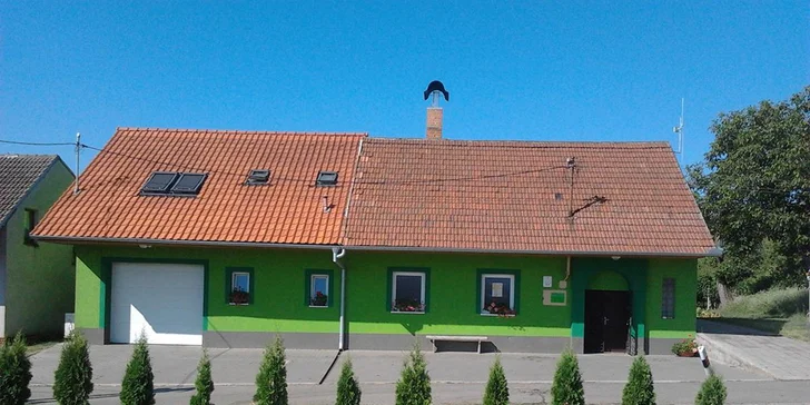 Pobyt v penzionu rodinného vinařství pro páry i 15členné skupiny vč. vína nebo degustace