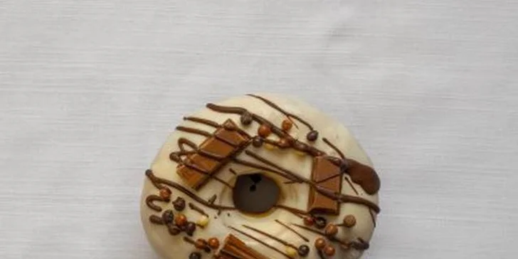 Donut či dva a káva k tomu v pardubickém OC Atrium: espresso i cappuccino, plněné a neplněné dezerty