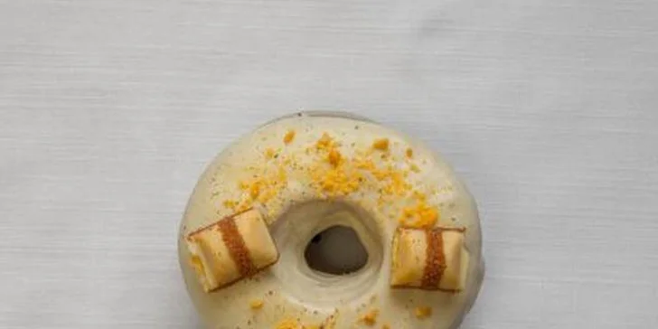 Donut či dva a káva k tomu v pardubickém OC Atrium: espresso i cappuccino, plněné a neplněné dezerty