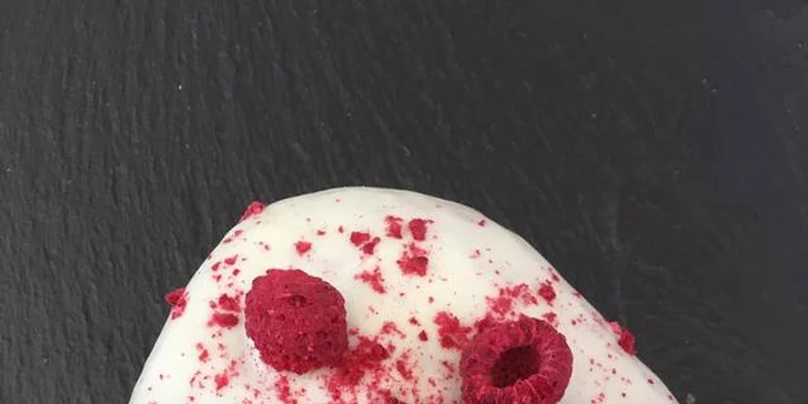 Donut či dva a káva k tomu v pardubickém OC Atrium: espresso i cappuccino, plněné a neplněné dezerty