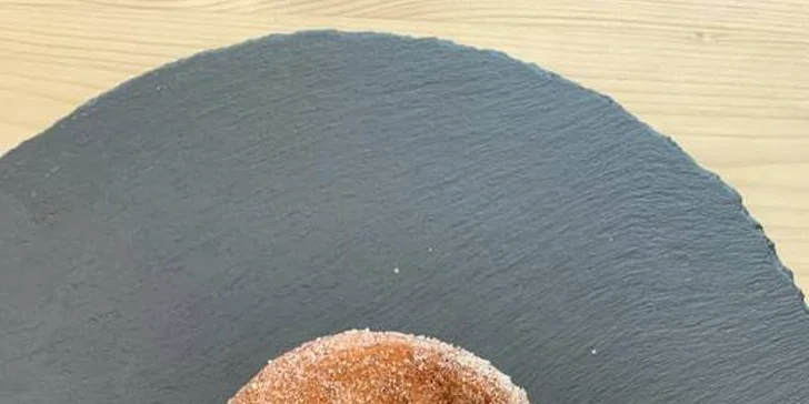 Donut či dva a káva k tomu v pardubickém OC Atrium: espresso i cappuccino, plněné a neplněné dezerty