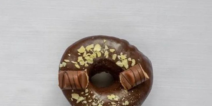 Donut či dva a káva k tomu v pardubickém OC Atrium: espresso i cappuccino, plněné a neplněné dezerty