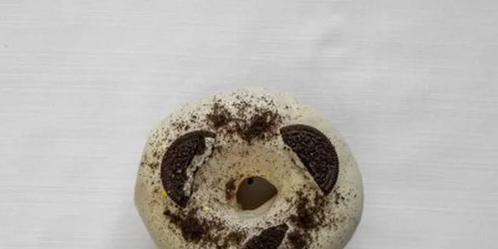 Donut či dva a káva k tomu v pardubickém OC Atrium: espresso i cappuccino, plněné a neplněné dezerty