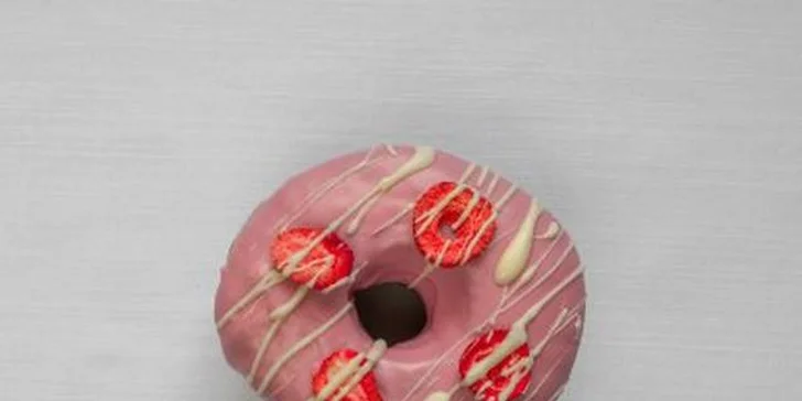 Donut či dva a káva k tomu v pardubickém OC Atrium: espresso i cappuccino, plněné a neplněné dezerty