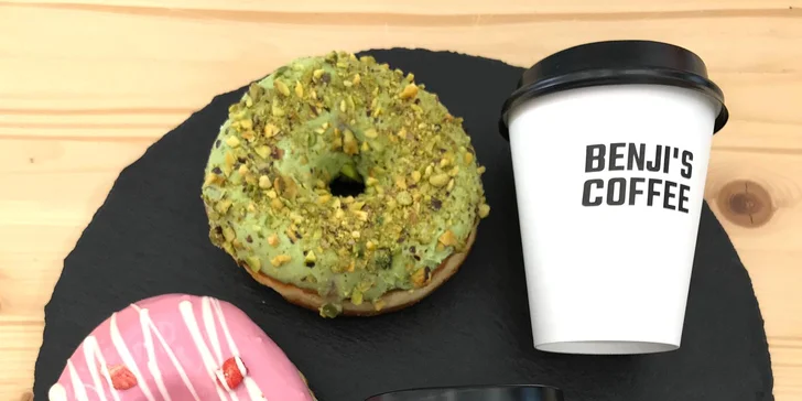 Donut či dva a káva k tomu v pardubickém OC Atrium: espresso i cappuccino, plněné a neplněné dezerty