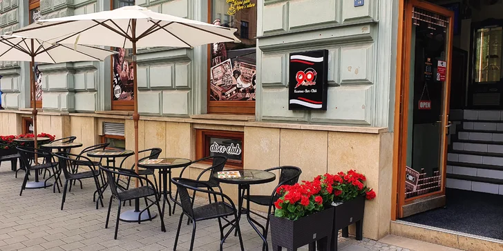 Ledový nápoj podle výběru a zákusek v centru Brna pro 1 nebo 2 osoby