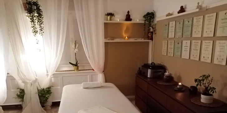 Nohy jako v bavlnce: relaxační masáž chodidel včetně lázně