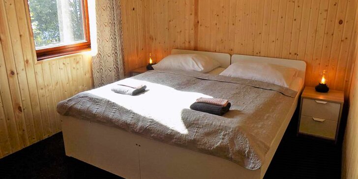 Relax pro 2–6 osob v apartmánu v Krušných horách: bazén, ohniště i dětské hřiště s trampolínou