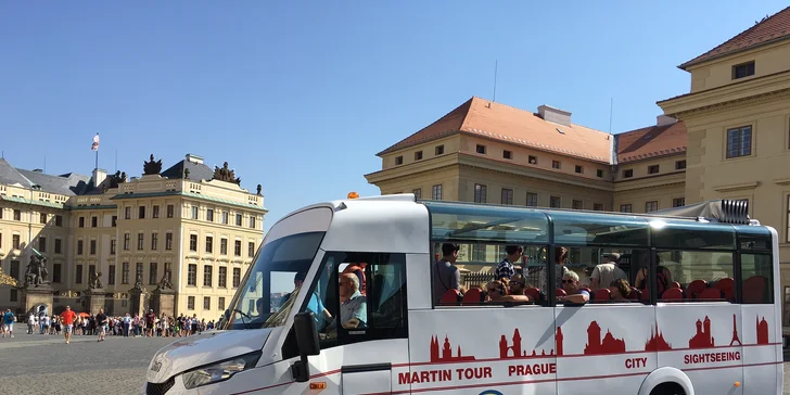 Okružní jízda Prahou: 1 hodina v otevřeném autobuse a 1hod. projížďka lodí pro děti i dospělé