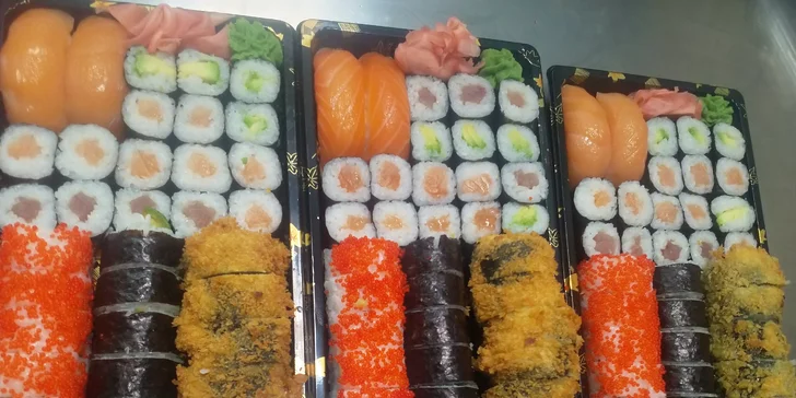 Pestré sushi sety s sebou: 24 ks nebo až 81 kousků i s polévkou a salátem
