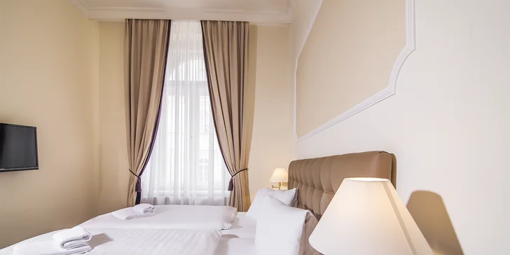 4* relax ve Varech: hotel u Mlýnské kolonády, jídlo a neomezený wellness
