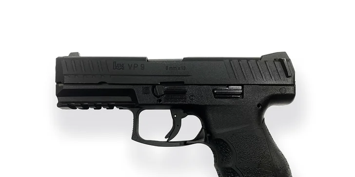 1–2 hodiny na laserové střelnici pro neomezený počet pistolníků: výběr ze 16 zbraní a 9 různých her