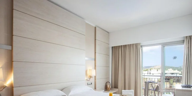 Pro páry je ideální standardní pokoj DZX2 (20 m²), případně zvolte pokoj typu Deluxe DZX3 ve vedlejší budově, kde máte v ceně i župany a kávový set. 