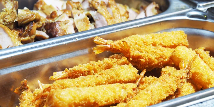 Vietnamský obědový bufet: talíř plný specialit a polévka nebo neomezená konzumace