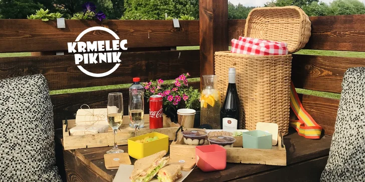 Piknik pro dva u Jedovnic i s půjčením koloběžek: koš plný jídla a pití, alko či nealko