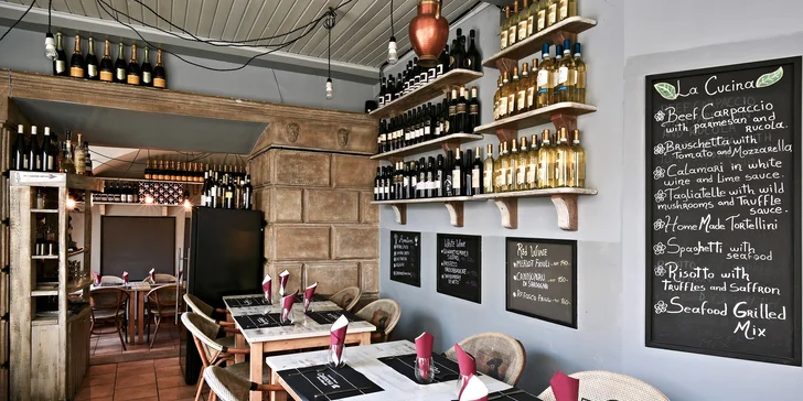 Mořská hostina s vínem a citronovým likérem pro dva v restauraci Casanova