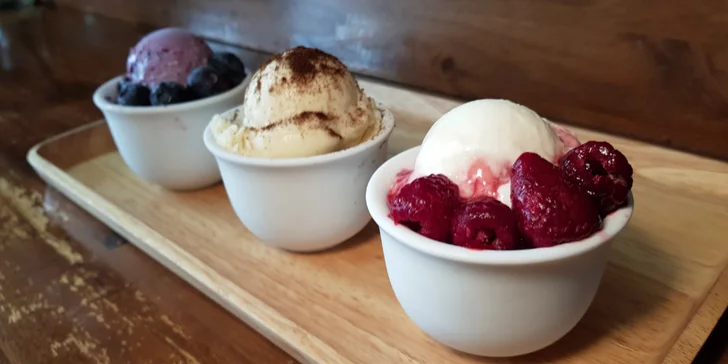 Dobrota v Chocafé: čokoládové fondue se zmrzlinou a ledové nápoje podle výběru pro dva