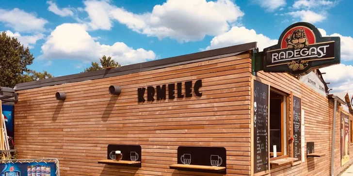 Piknik pro dva u Jedovnic i s půjčením koloběžek: koš plný jídla a pití, alko či nealko