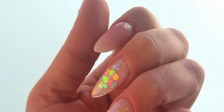 Pro nehty jako z reklamy: manikúra P-Shine, zpevnění nebo modeláž