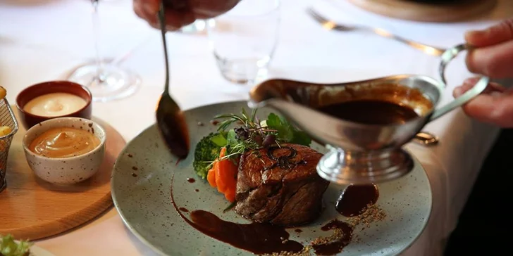 Rodinný hotel v srdci Zell am See: snídaně a 5chod. večeře, 2 typy pokojů až na 7 nocí