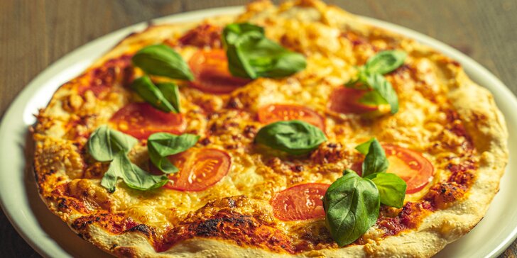 Italská dobrota: 2 nebo 4 pizzy podle výběru z 15 druhů i s pivem a rozvozem