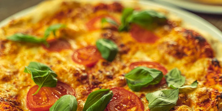 Italská dobrota: 2 nebo 4 pizzy podle výběru z 15 druhů i s pivem a rozvozem