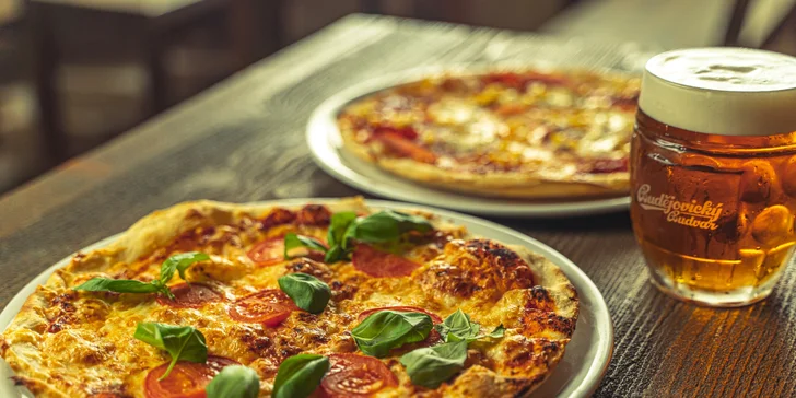 Zažeňte hlad a taky žízeň: dvě pizzy z výběru 15 druhů, k tomu klidně i pivo