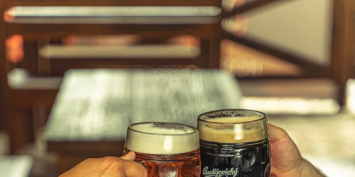 Zažeňte hlad a taky žízeň: dvě pizzy z výběru 15 druhů, k tomu klidně i pivo