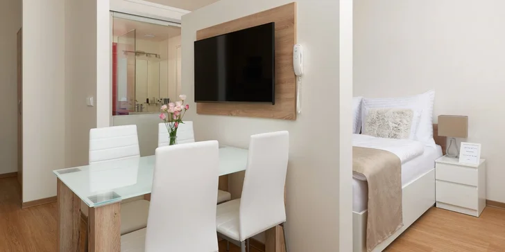 Až 7 nocí v krásném apartmánu v centru Prahy a plavba po Vltavě či večeře v krčmě