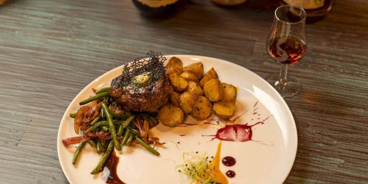Tříchodové menu s carpacciem a biftekem a degustace rumů pro 2 osoby