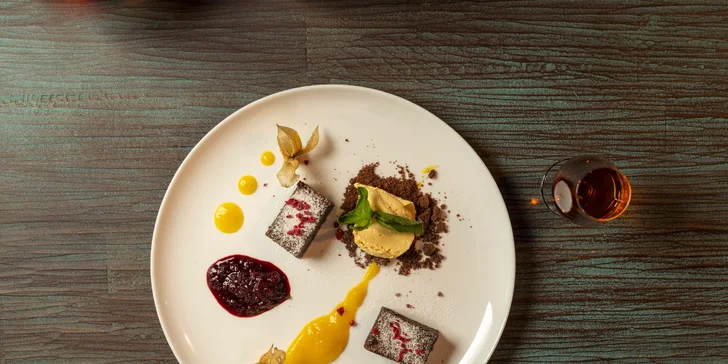 Tříchodové menu s carpacciem a biftekem a degustace rumů pro 2 osoby