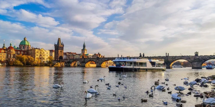 50min. vyhlídková plavba po Vltavě na ekologické lodi Bella Bohemia