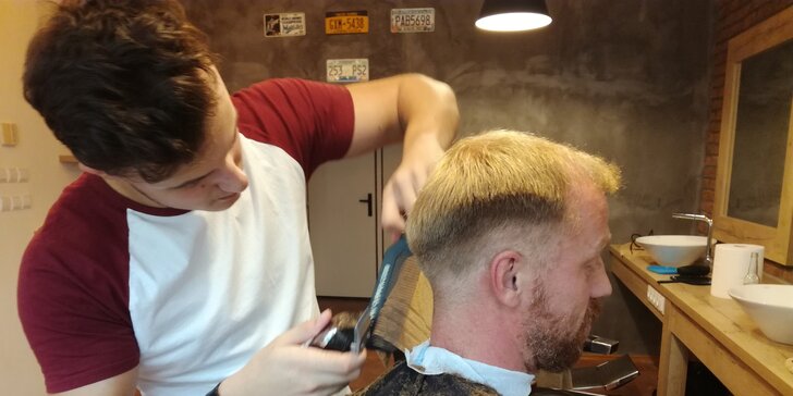 Kompletní barber péče o vlasy i vousy a sklenka Jack Daniel's Tennessee