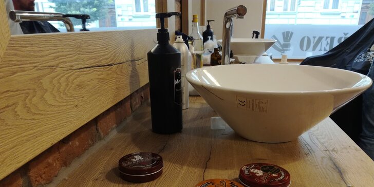 Dokonalá péče v barber shopu: klasický pánský střih i holení hot towel