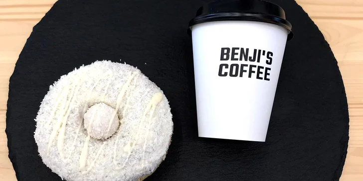 Donut či dva a káva k tomu v pardubickém OC Atrium: espresso i cappuccino, plněné a neplněné dezerty