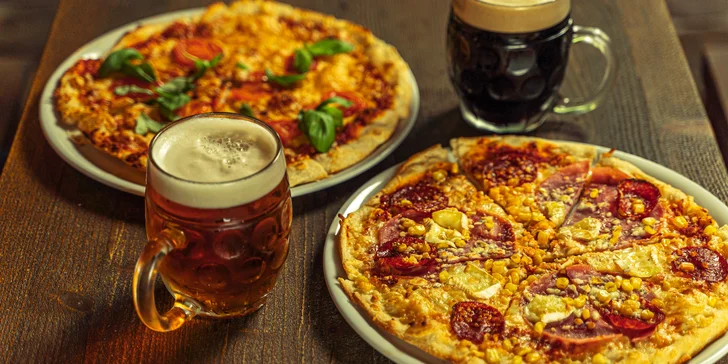 Zažeňte hlad a taky žízeň: dvě pizzy z výběru 15 druhů, k tomu klidně i pivo