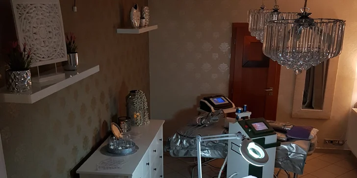 Nabité kosmetické balíčky: čištění pleti, masáž obličeje i facelifting