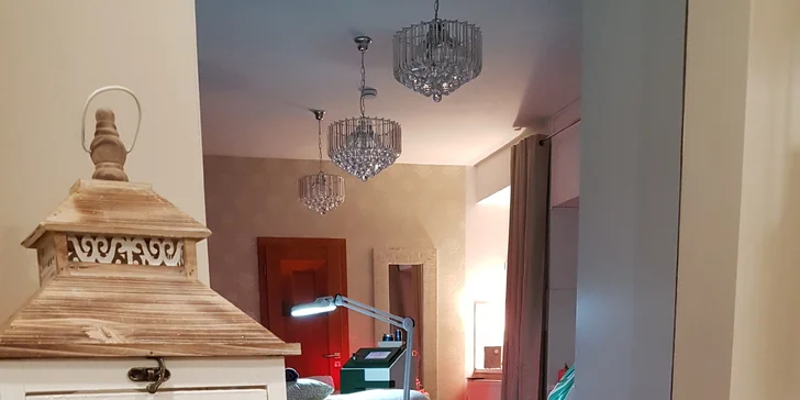 Nabité kosmetické balíčky: čištění pleti, masáž obličeje i facelifting