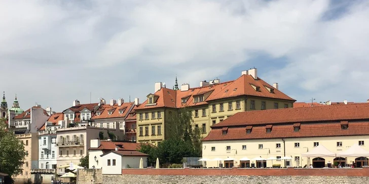 Okružní jízda Prahou: 1 hodina v otevřeném autobuse a 1hod. projížďka lodí pro děti i dospělé