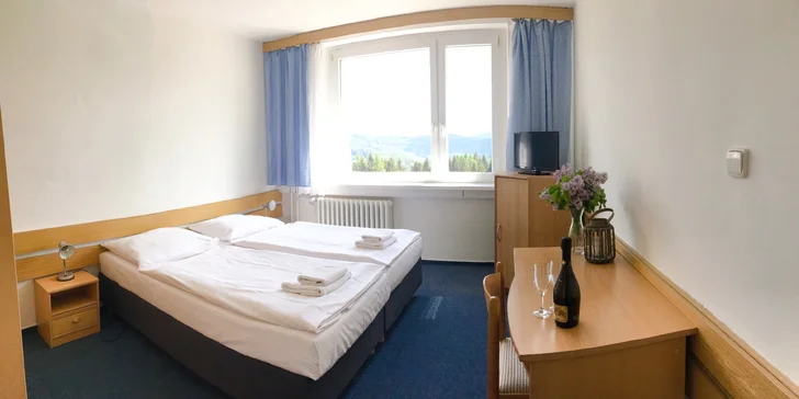 Relax v čisté přírodě Bílých Karpatech: horský hotel s bazénem, polopenze i procedury