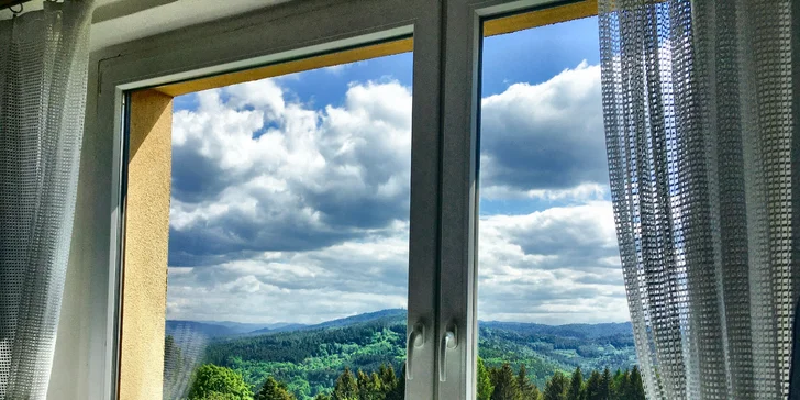 Relax v čisté přírodě Bílých Karpatech: horský hotel s bazénem, polopenze i procedury