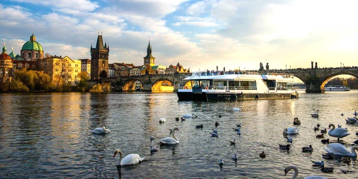 50min. vyhlídková plavba po Vltavě na ekologické lodi Bella Bohemia