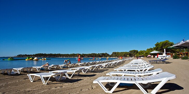 Dovolená na chorvatské Istrii: pláže, bazény, sport a animační program, ideální pro rodiny
