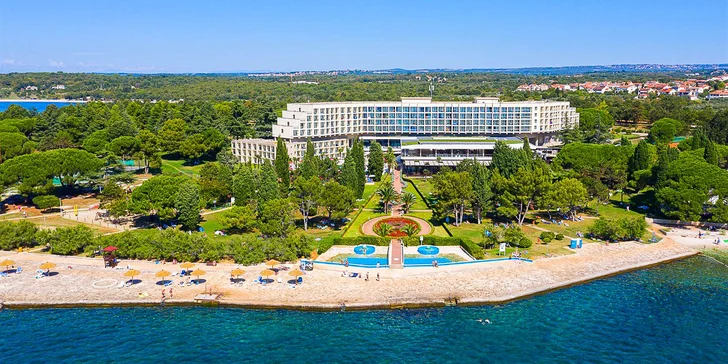 Dovolená v chorvatském letovisku Poreč: snídaně či polopenze, bazény, 100 m na pláž